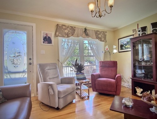 Living Room - 111 Rue D'Iberville, Cowansville, QC - Indoor Photo Showing Living Room