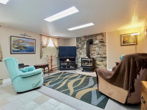 Family Room - 111 Rue D'Iberville, Cowansville, QC - Indoor Photo Showing Living Room With Fireplace