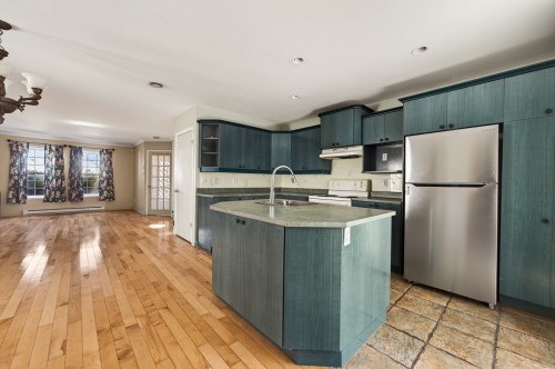 Cuisine - 566 Rue Félix-Leclerc, Saint-Eustache, QC - Indoor Photo Showing Kitchen With Upgraded Kitchen