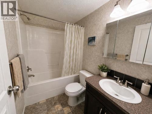 5514 Pine Crescent, Fort Nelson, BC - Indoor Photo Showing Bathroom