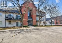 1450 GLEN ABBEY Gate Unit# 614 Oakville, ON L6M 2V7
