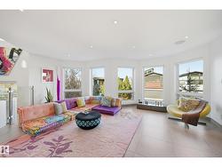 10065 90 AV NW Edmonton, AB T6E 4X2