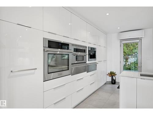 10065 90 Av Nw, Edmonton, AB - Indoor Photo Showing Kitchen
