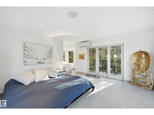 10065 90 Av Nw, Edmonton, AB - Indoor Photo Showing Bedroom