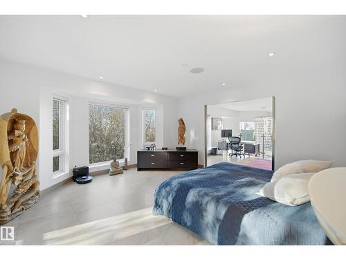 10065 90 Av Nw, Edmonton, AB - Indoor Photo Showing Bedroom
