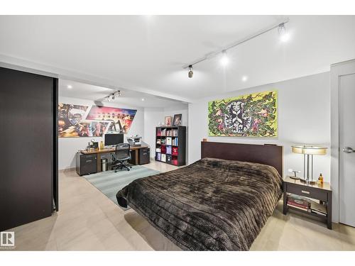 10065 90 Av Nw, Edmonton, AB - Indoor Photo Showing Bedroom