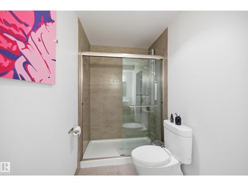 10065 90 Av Nw, Edmonton, AB - Indoor Photo Showing Bathroom