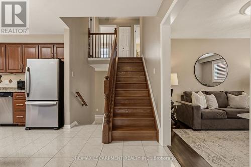 263 Guildwood Drive, Hamilton, ON - Indoor Photo Showing Kitchen