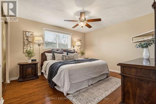 263 Guildwood Drive, Hamilton, ON - Indoor Photo Showing Bedroom