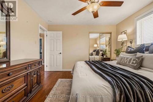 263 Guildwood Drive, Hamilton, ON - Indoor Photo Showing Bedroom