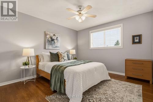 263 Guildwood Drive, Hamilton, ON - Indoor Photo Showing Bedroom