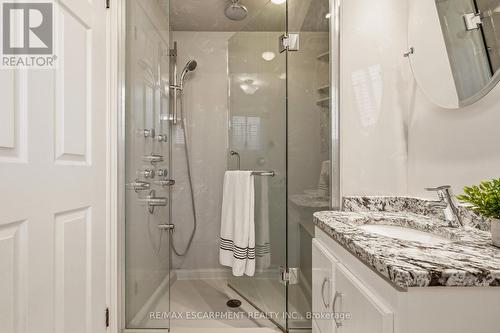 263 Guildwood Drive, Hamilton, ON - Indoor Photo Showing Bathroom