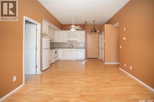 411 215 Lowe Road, Saskatoon, SK - Indoor Photo Showing Kitchen