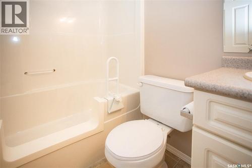 411 215 Lowe Road, Saskatoon, SK - Indoor Photo Showing Bathroom