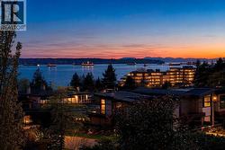 1183 DUCHESS AVENUE  West Vancouver, BC V7T 1H1