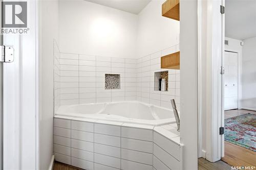 2640 19Th Avenue, Regina, SK - Indoor Photo Showing Bathroom