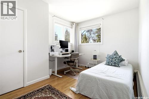 2640 19Th Avenue, Regina, SK - Indoor Photo Showing Bedroom