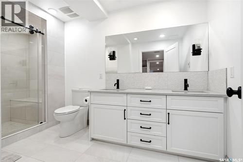 2640 19Th Avenue, Regina, SK - Indoor Photo Showing Bathroom