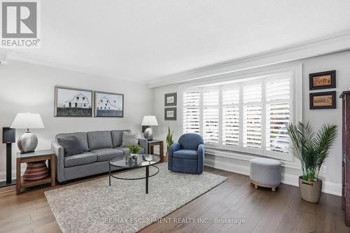 663 Mullin Way, Burlington, ON - Indoor Photo Showing Living Room