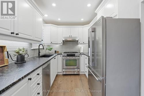 663 Mullin Way, Burlington, ON - Indoor Photo Showing Kitchen With Upgraded Kitchen