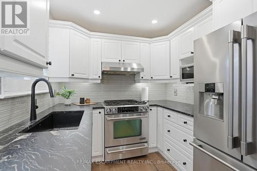 663 Mullin Way, Burlington, ON - Indoor Photo Showing Kitchen With Upgraded Kitchen