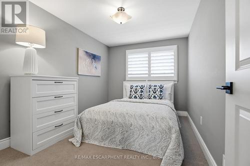 663 Mullin Way, Burlington, ON - Indoor Photo Showing Bedroom