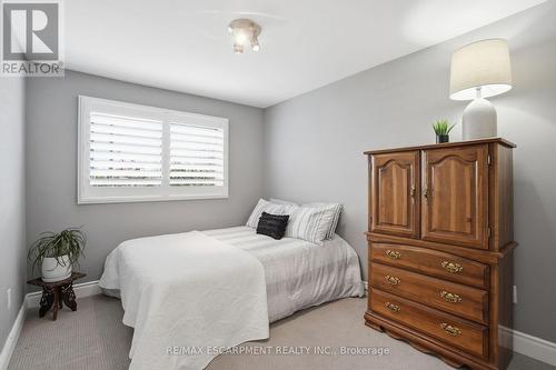 663 Mullin Way, Burlington, ON - Indoor Photo Showing Bedroom