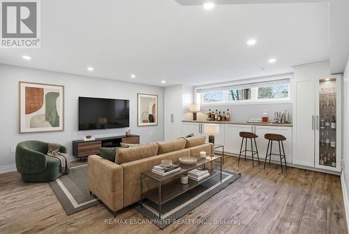 663 Mullin Way, Burlington, ON - Indoor Photo Showing Living Room