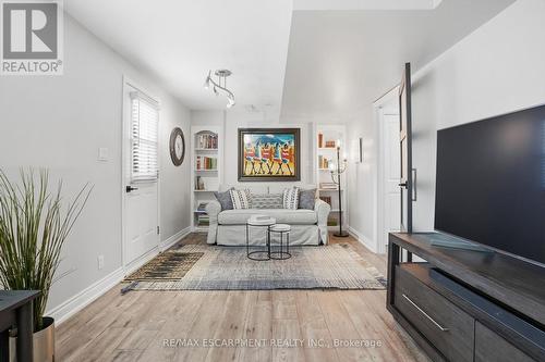 663 Mullin Way, Burlington, ON - Indoor