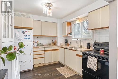 18 Lafayette Drive, St. Catharines (Lakeport), ON - Indoor Photo Showing Kitchen With Double Sink