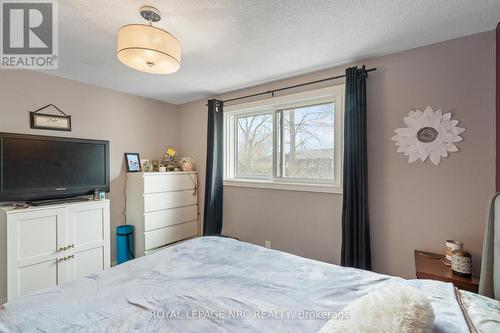 18 Lafayette Drive, St. Catharines (Lakeport), ON - Indoor Photo Showing Bedroom