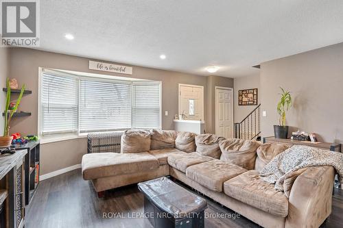 18 Lafayette Drive, St. Catharines (Lakeport), ON - Indoor Photo Showing Living Room