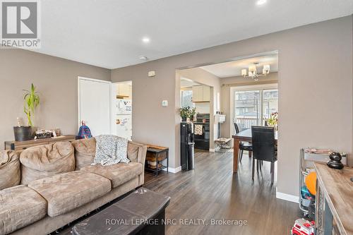 18 Lafayette Drive, St. Catharines (Lakeport), ON - Indoor Photo Showing Living Room