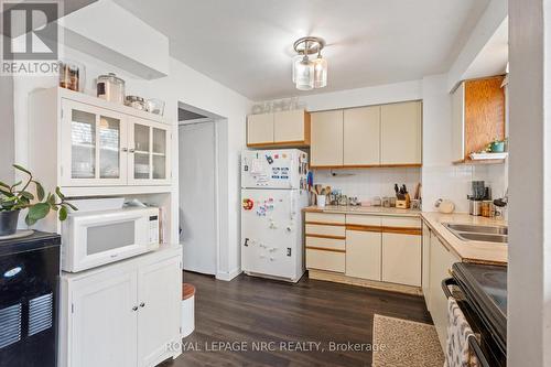 18 Lafayette Drive, St. Catharines (Lakeport), ON - Indoor Photo Showing Kitchen With Double Sink