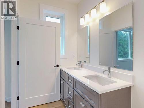 103-5191 Manson Ave, Powell River, BC - Indoor Photo Showing Bathroom
