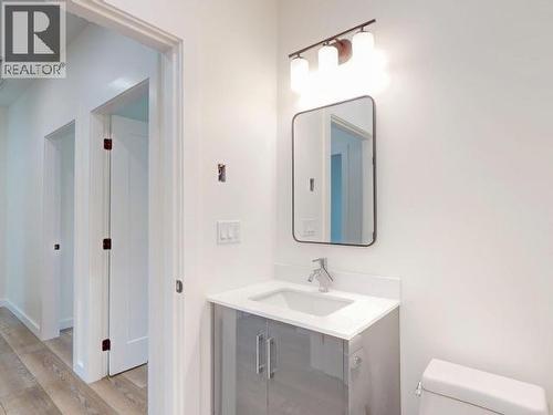 103-5191 Manson Ave, Powell River, BC - Indoor Photo Showing Bathroom