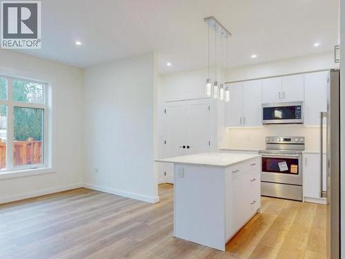103-5191 Manson Ave, Powell River, BC - Indoor Photo Showing Kitchen