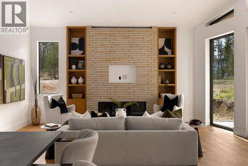 818 Predator Ridge Drive, Vernon, BC - Indoor Photo Showing Living Room With Fireplace