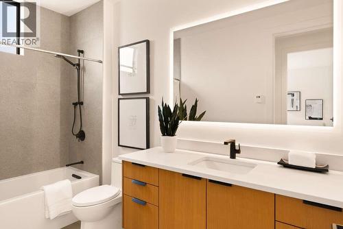818 Predator Ridge Drive, Vernon, BC - Indoor Photo Showing Bathroom