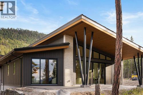 818 Predator Ridge Drive, Vernon, BC - Outdoor
