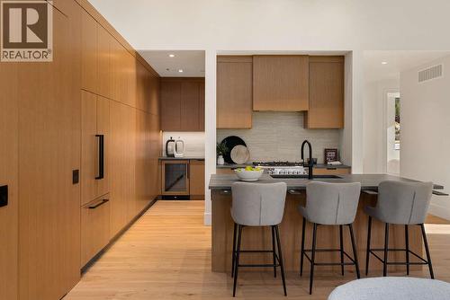 818 Predator Ridge Drive, Vernon, BC - Indoor Photo Showing Kitchen