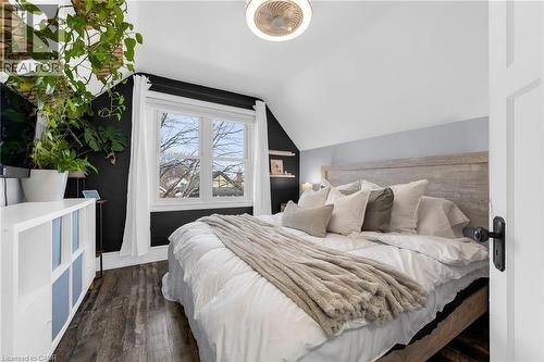 22 Cope Street, Hamilton, ON - Indoor Photo Showing Bedroom