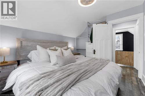 22 Cope Street, Hamilton, ON - Indoor Photo Showing Bedroom