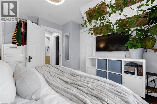 22 Cope Street, Hamilton, ON - Indoor Photo Showing Bedroom