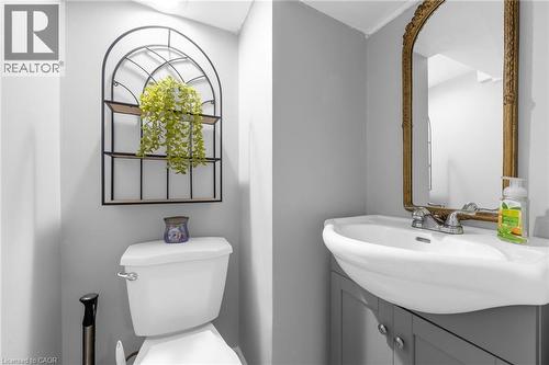22 Cope Street, Hamilton, ON - Indoor Photo Showing Bathroom
