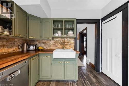 22 Cope Street, Hamilton, ON - Indoor Photo Showing Kitchen