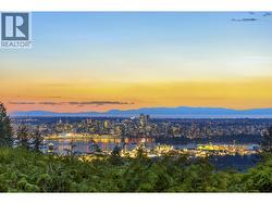 403 NEWDALE COURT  North Vancouver, BC V7N 3H3