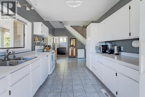 2465 3A Highway, Nelson, BC - Indoor Photo Showing Kitchen With Double Sink