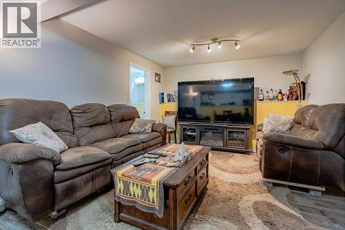 2465 3A Highway, Nelson, BC - Indoor Photo Showing Living Room
