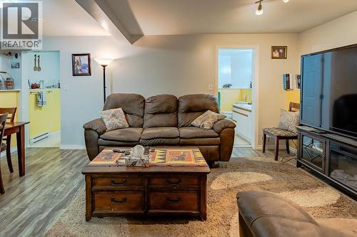 2465 3A Highway, Nelson, BC - Indoor Photo Showing Living Room